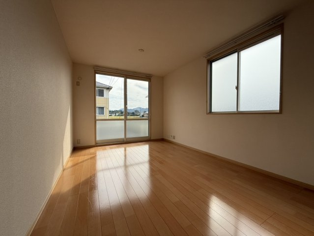 ヴィサージュ本城 E棟の居間・リビング