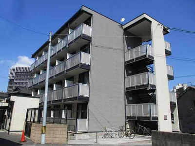 【外観】 | レオパレスシャルム宝 | 「０円で入居も可能♪」お得にお探しするなら不動産すまラボにお任せ下さい♪
〇現地待合わせOK　〇LINE対応可　〇他社物件持込ＯＫ
〇遠隔契約OK　〇お値引き喜んで♪皆様のお問合せをお待ちしています♪