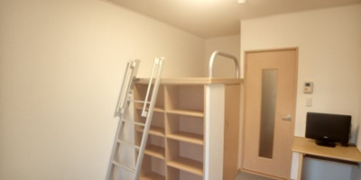 【居間・リビング】 | レオパレスシャルム宝 | 便利なロフト付き　収納スペースにもベッドにも！