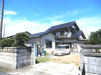 【外観】 | 長生郡白子町浜宿　中古戸建 | 敷地約203坪 南側田園地帯で日当たり風通しが良いです。倉庫兼作業所（未登記）都市ガス上下水