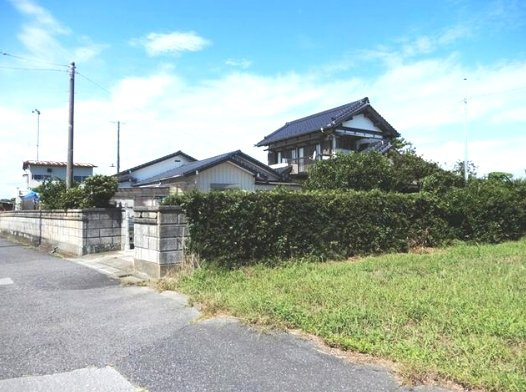 長生郡白子町浜宿　中古戸建の前面道路含む現地写真|敷地約203坪 南側田園地帯で日当たり風通しが良いです。倉庫兼作業所（未登記）都市ガス上下水