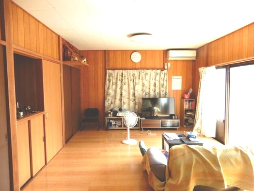 長生郡白子町浜宿　中古戸建の洋室|敷地約203坪 南側田園地帯で日当たり風通しが良いです。倉庫兼作業所（未登記）都市ガス上下水