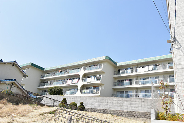 千里関大前コーポラスB棟の外観