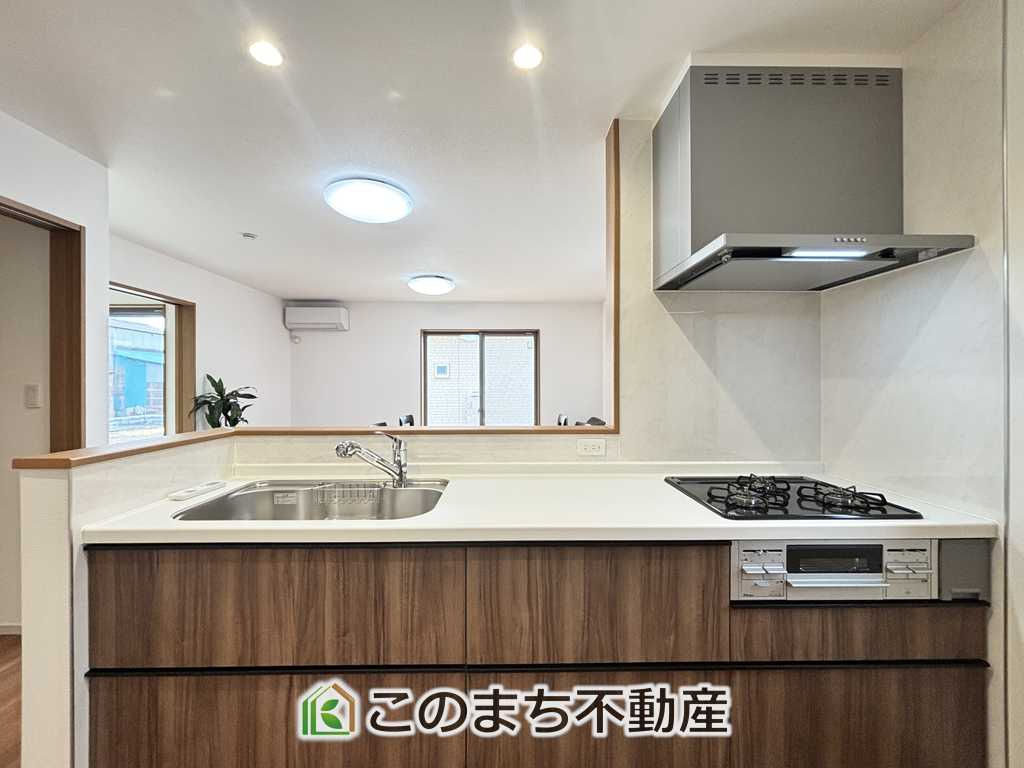 いろどりアイタウン那須塩原市並木町23-P1のキッチン|人気の対面式キッチン☆料理をしながらご家族とコミュニケーションが取れます♪