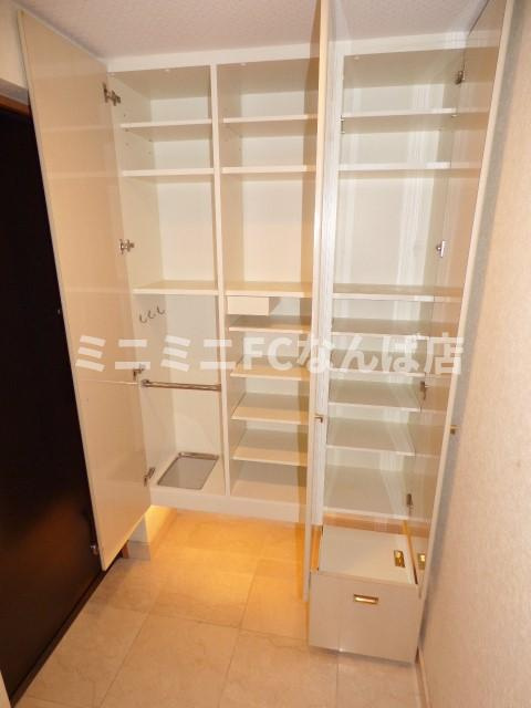 大阪市西区南堀江４丁目の賃貸マンションの玄関