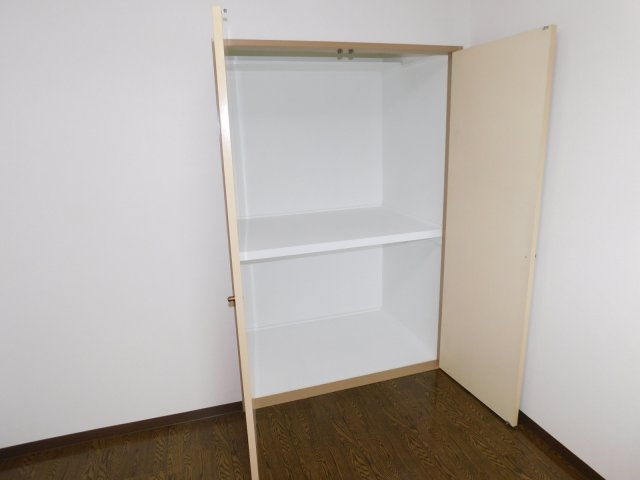 小金井市梶野町３丁目の賃貸マンションの収納
