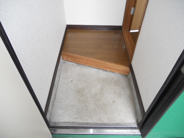 ファーストハイツの玄関