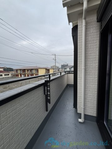 平塚市西八幡4丁目　新築戸建　全2棟B号棟のバルコニー