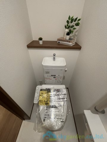 平塚市西八幡4丁目　新築戸建　全2棟B号棟のトイレ