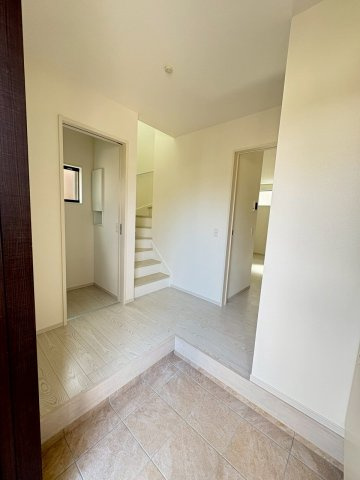 南区中尾１丁目　新築戸建　２棟の玄関