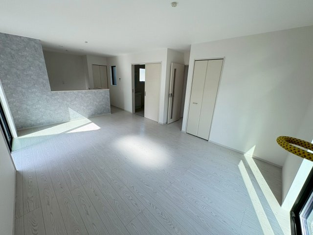 南区中尾１丁目　新築戸建　２棟の居間・リビング