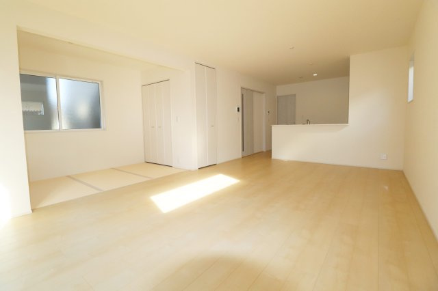 郡山市富久山町福原字三斗蒔田　　　2号棟　　　行健小学校、行健中学区　の居間・リビング