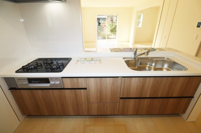 郡山市富久山町福原字三斗蒔田　　　2号棟　　　行健小学校、行健中学区　のキッチン