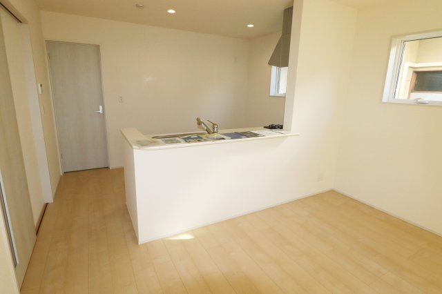 郡山市富久山町福原字三斗蒔田　　　2号棟　　　行健小学校、行健中学区　のキッチン