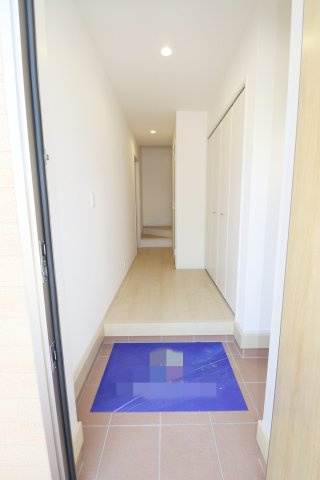 郡山市富久山町福原字三斗蒔田　　　2号棟　　　行健小学校、行健中学区　の玄関