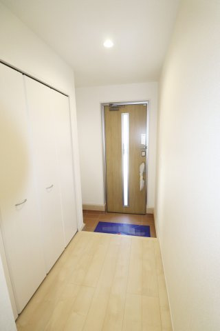 郡山市富久山町福原字三斗蒔田　　　2号棟　　　行健小学校、行健中学区　の玄関