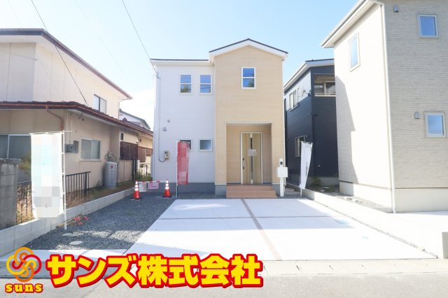 郡山市富久山町福原字三斗蒔田　　　2号棟　　　行健小学校、行健中学区　の外観|東側から見た駐車場を含む外観