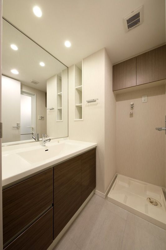 ドゥーエ銀座イーストⅠの独立洗面台