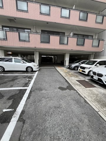 クレール松の内の駐車場