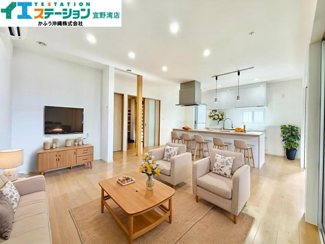 長田３丁目戸建ての居間・リビング|AI加工にて家具を配置したイメージ画像です。