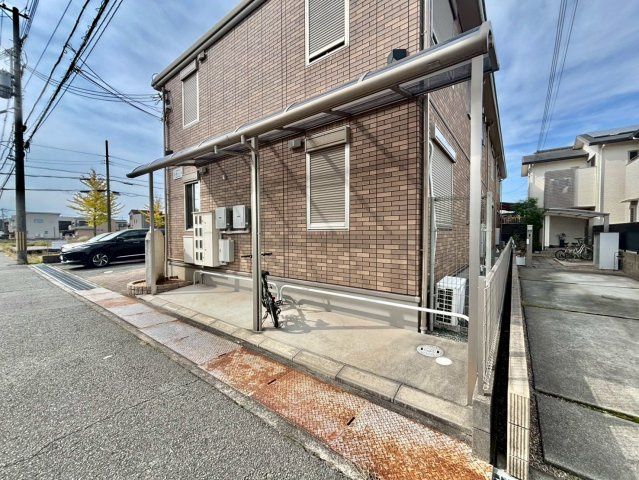 フルーレの駐車場