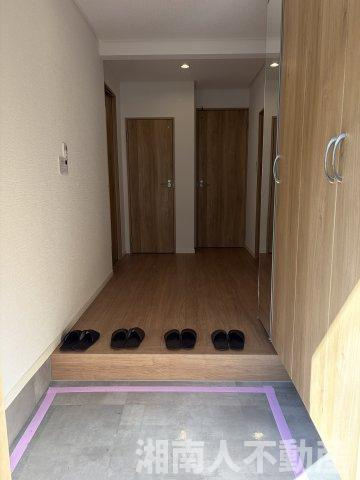 逗子市沼間３丁目４－１７戸建ての玄関|明るい玄関です