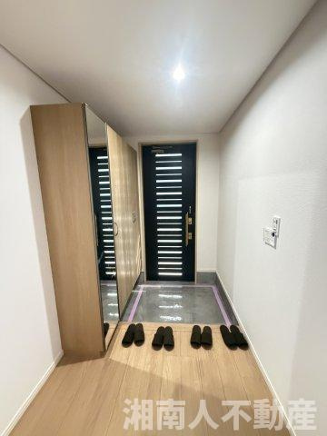 逗子市沼間３丁目４－１７戸建ての玄関|シンプルで使いやすい玄関です