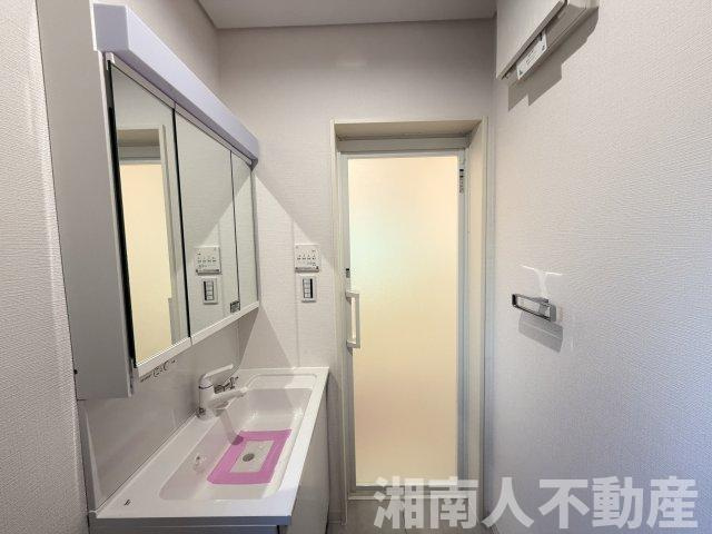 逗子市沼間３丁目４－１７戸建ての独立洗面台|使いやすい独立洗面台です