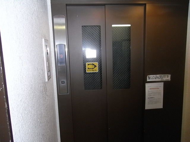イトーピア灘ＫＩＴＡＮＯのエントランス|エレベーター
