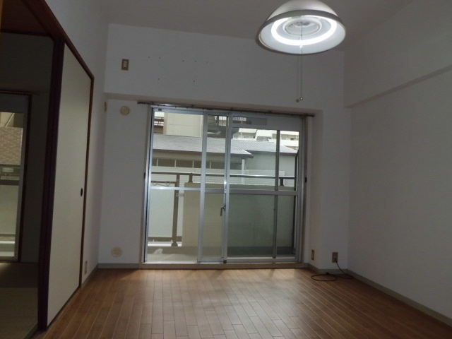 イトーピア灘ＫＩＴＡＮＯの居間・リビング