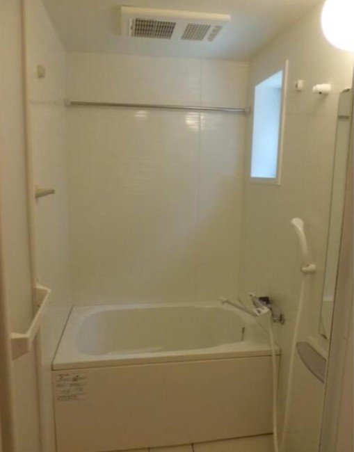 八潮市大瀬３丁目のアパートの浴室