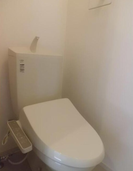 八潮市大瀬３丁目のアパートのトイレ
