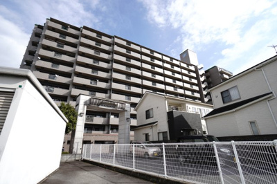 【外観】 | 【上質リノベ】パークヒルズ中須公園 | 【耐震性】
耐震性の高さを判断するポイントは、
建築確認申請日が1981年6月1日以降の
新耐震基準に適合しているかどうか。
震度６程度の大地震でも
建物が崩壊しないレベルが基準になりました。