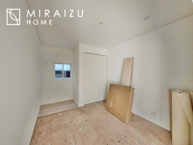 【玄関】 | 永く住むからこそシンプルで飽きのこないデザインに。ただいま、おかえりの温かな声が聞こえる玄関。