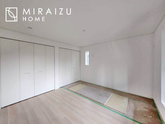 【洋室】 | 暮らしやすさを考えたプランで快適な現地ロケーションを実現。安らぎに満たされる、ゆとりのある日々を過ごせます♪