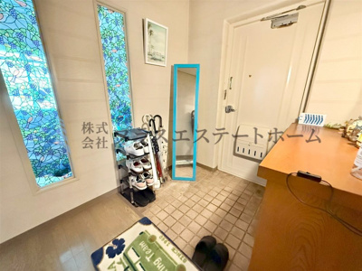 【洋室】 | 中落合第一住宅453号棟 | あかり取りがあるのおしゃれな玄関♪暗く7なりがちな玄関も明るいです♪