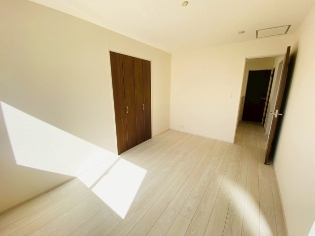 ブルーミングガーデン/東区/山ノ内3丁目/全2棟/1号棟の洋室