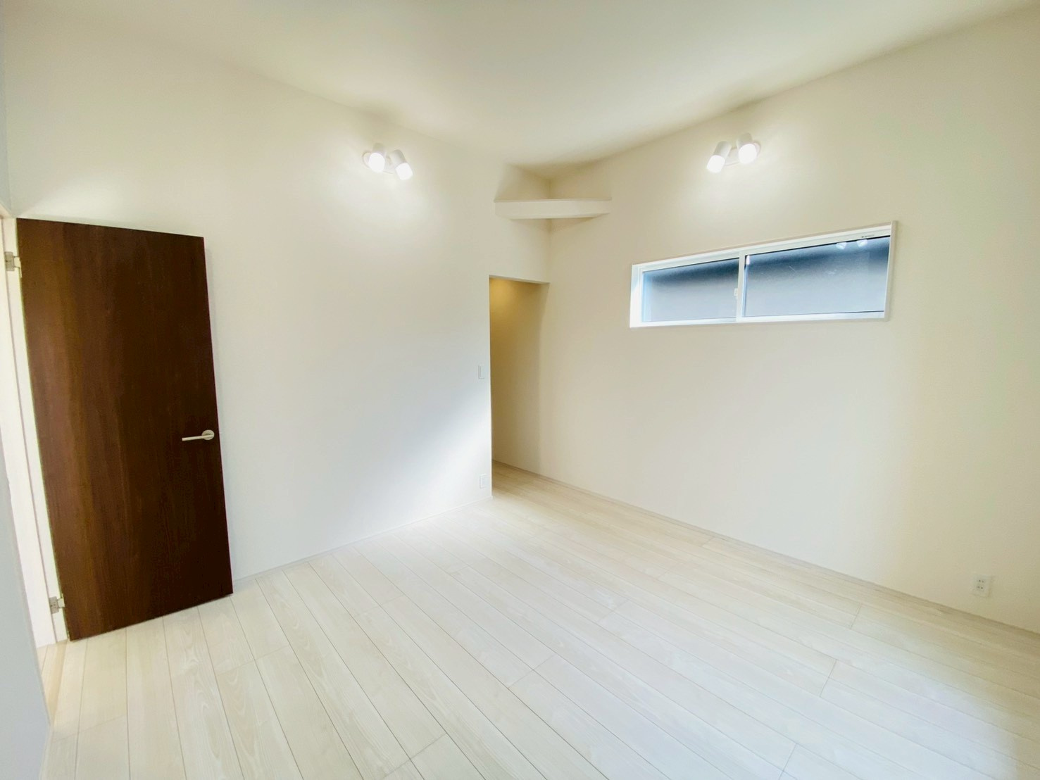 ブルーミングガーデン/東区/山ノ内3丁目/全2棟/1号棟の洋室