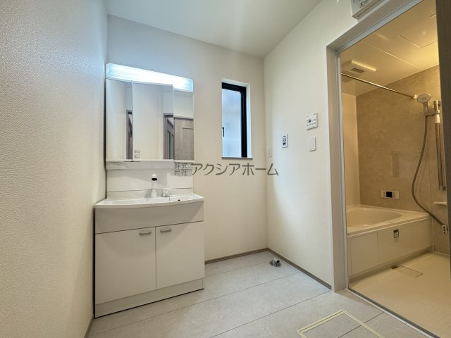 所沢市中新井3丁目・全2棟　新築一戸建　A号棟の独立洗面台|シャンプードレッサー付洗面化粧台