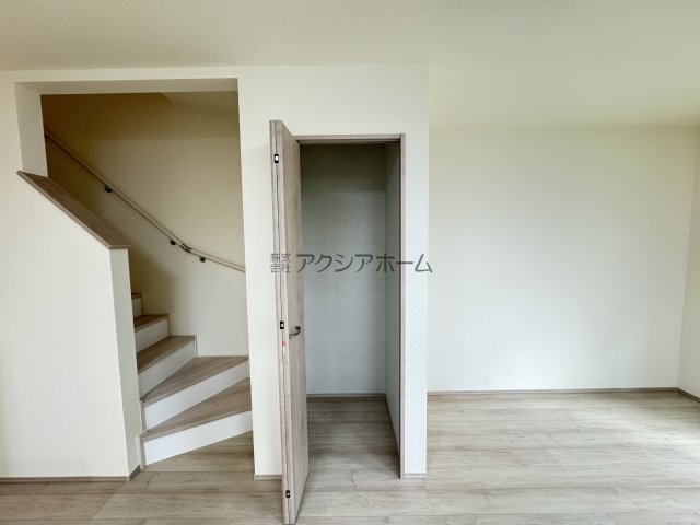 所沢市中新井3丁目・全2棟　新築一戸建　A号棟の収納|リビング収納