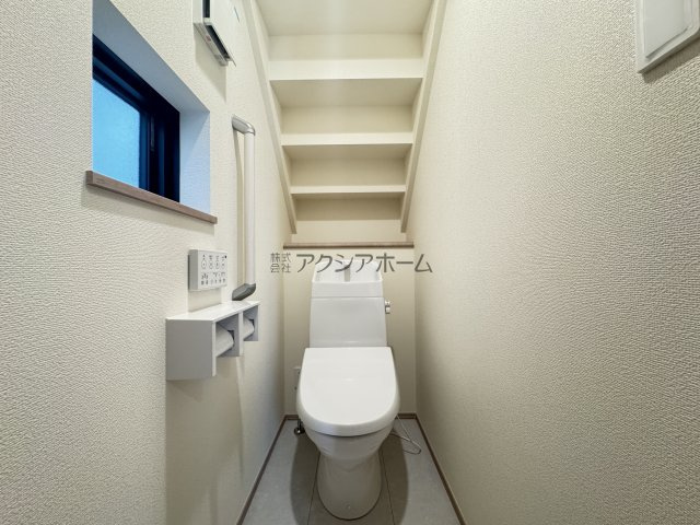 所沢市中新井3丁目・全2棟　新築一戸建　A号棟のトイレ|温水洗浄機能付