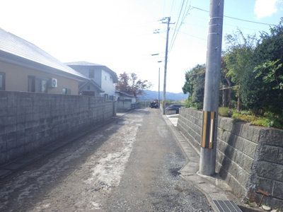 【前面道路含む現地写真】 | 大館市池内字上野・中古住宅