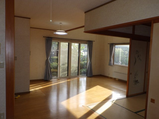 【居間・リビング】 | 大館市池内字上野・中古住宅
