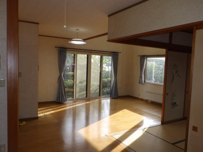 【居間・リビング】 | 大館市池内字上野・中古住宅