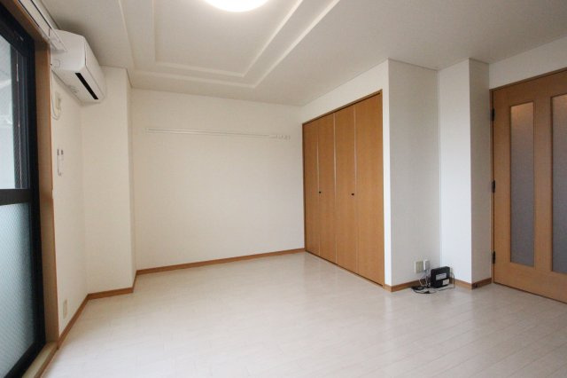 エメラルドノービレⅡの居間・リビング