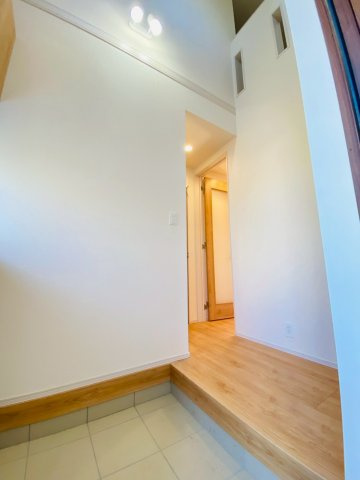 ブルーミングガーデン/東区/山ノ内3丁目/全2棟/2号棟の玄関