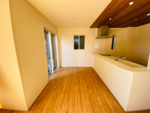 ブルーミングガーデン/東区/山ノ内3丁目/全2棟/2号棟の居間・リビング