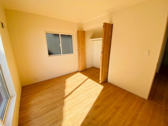 ブルーミングガーデン/東区/山ノ内3丁目/全2棟/2号棟の洋室