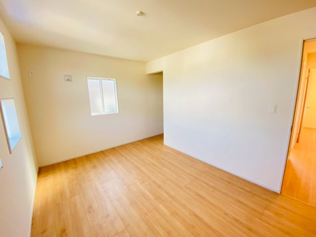ブルーミングガーデン/東区/山ノ内3丁目/全2棟/2号棟の洋室