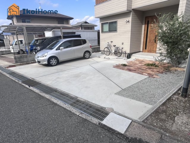 明石市大久保町大久保町　中古戸建の駐車場|●見学時間9:00～20:00当日予約可●駐車場は並列3台可能です。3台あると来客時も助かります。